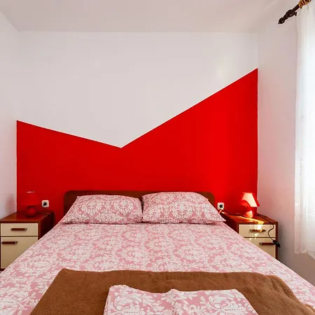 1 Bedroom Cozy In Appartement Ražanac